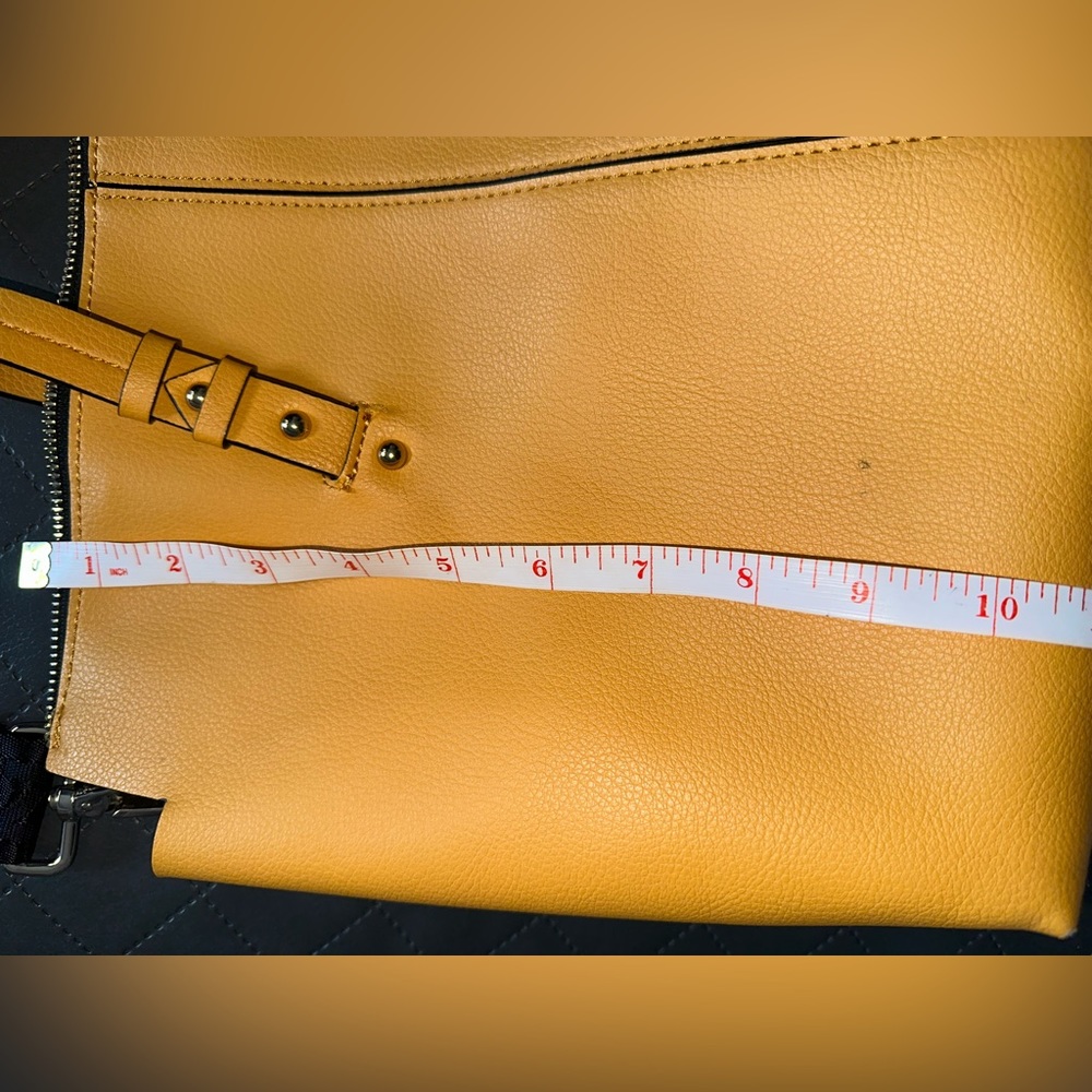 Fall bag w strap 🍂💛 - Picture 3 of 5
